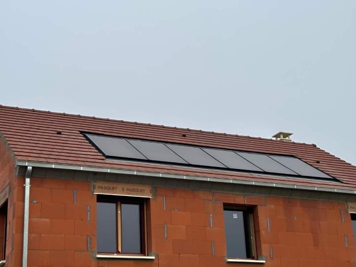 Toiture avec panneaux solaires Argenteuil